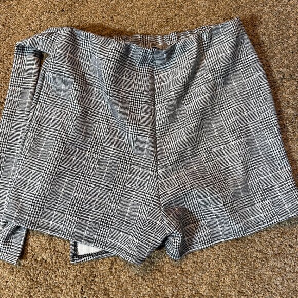 Charlotte Russe Black White Plaid Tie Front Pull On Skort Size S - Picture 4 of 6